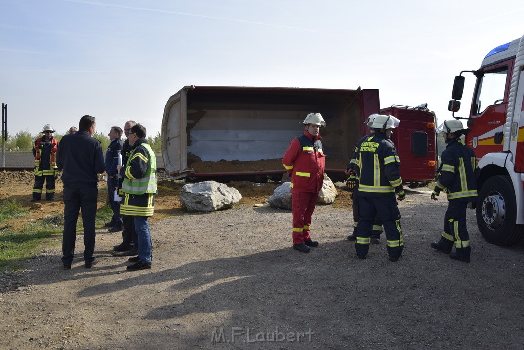 Schwerer VU LKW Zug Bergheim Kenten Koelnerstr P205.JPG - Miklos Laubert